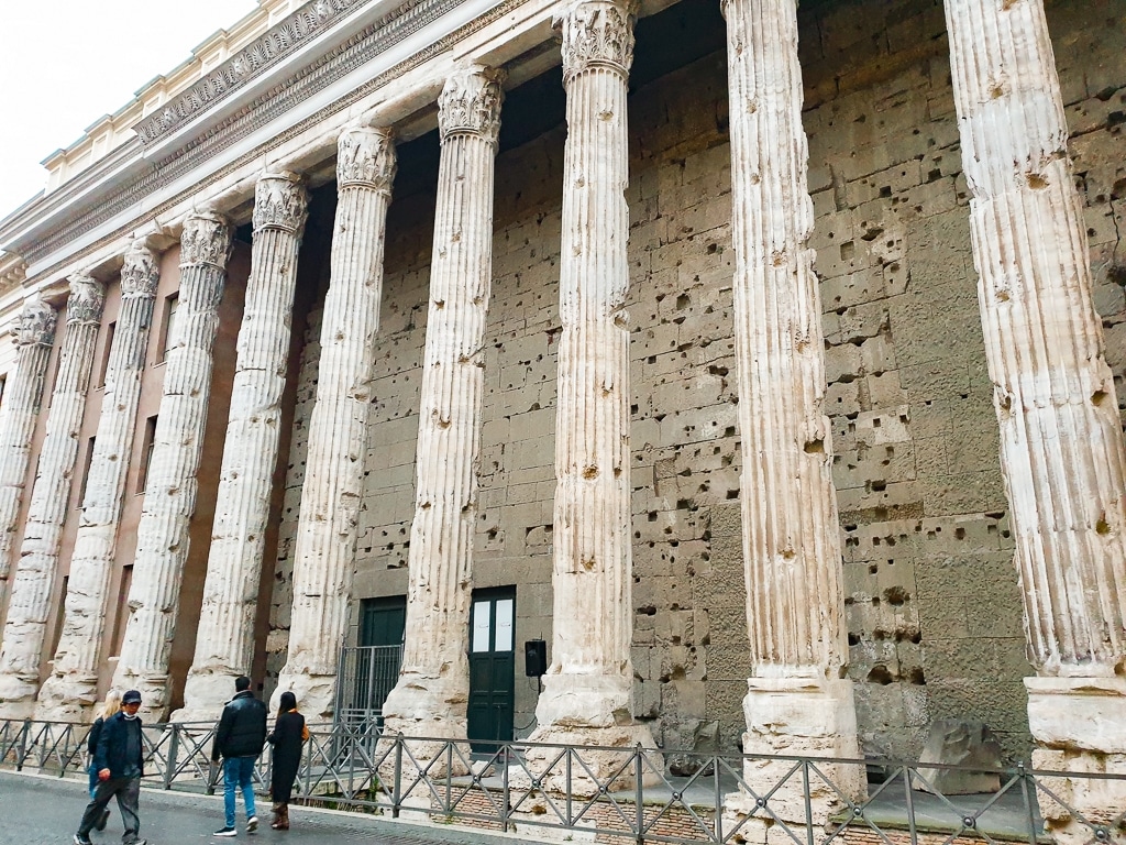 Temple d'Hadrien à Rome