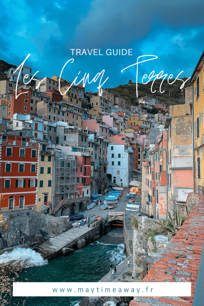 Visiter les Cinq Terres en Italie est un voyage incroyable ! Vous pouvez partir de 2 à 4 jours sans problème. Je vous partage dans cet article de blog mes conseils et itinéraire pour un séjour dans les Cinq Terres. Je suis restée 3 jours en ayant pu visiter Riomaggiore, Vernazza, Monterosso al Mare, Corniglia, Manarola mais aussi Levanto et Porto Venere ! Je vous donne mes conseils pour trouver un hôtel dans les Cinq Terres, comment se déplacer. Bonne découverte. #cinqterres #roadtrip #italie